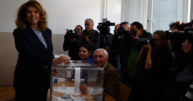 Președinta în exercițiu câștigă turul întâi în Bulgaria. Surpriza turului decisiv Președinta în exercițiu câștigă turul întâi în Bulgaria. Surpriza turului decisiv