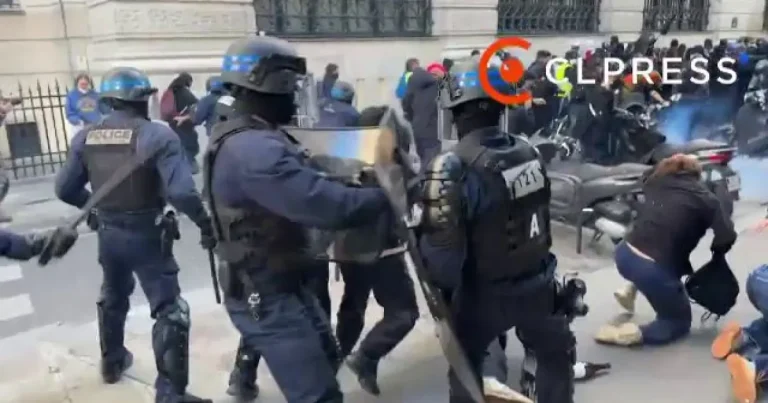 Proteste masive în Franța: ciocniri violente cu poliția și primării atacate Proteste masive în Franța: ciocniri violente cu poliția și primării atacate