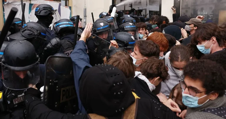 Proteste violente în Franța: intervenție cu apă și gaze lacrimogene Proteste violente în Franța: intervenție cu apă și gaze lacrimogene