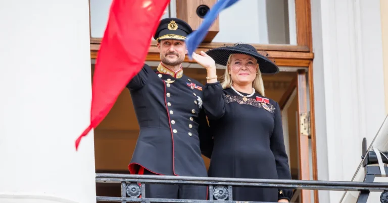Regina Mette-Marit și-a anulat prezența la deschiderea Parlamentului după transplant Regina Mette-Marit și-a anulat prezența la deschiderea Parlamentului după transplant
