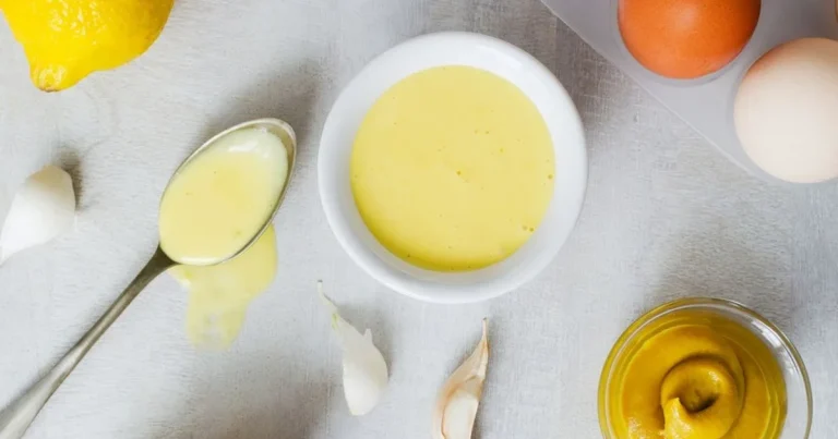 Secretele sosului aioli: trucul pentru o textură perfect cremoasă