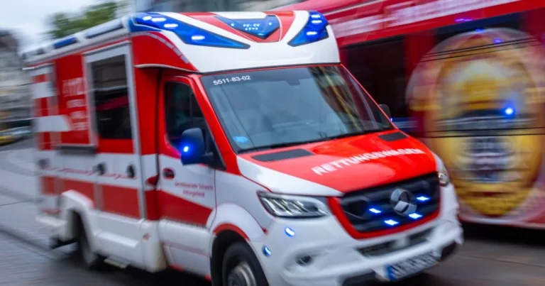 Șofer amendat cu 13.500 € pentru că a blocat o ambulanță pe autostradă în Germania Șofer amendat cu 13.500 € pentru că a blocat o ambulanță pe autostradă în Germania