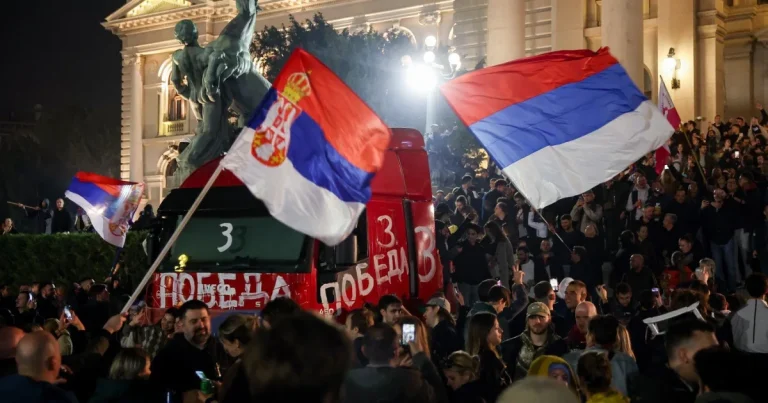 Studenții au zdruncinat 14 ani de dominație a lui Vučić. Ce urmează pentru Serbia