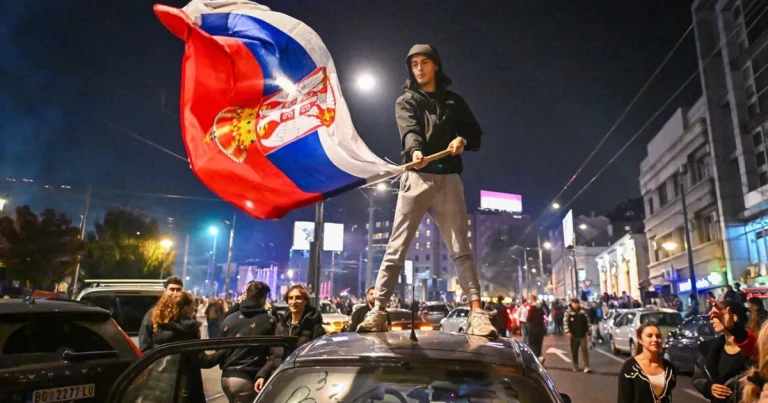 Studenții răstoarnă puterea în Serbia. Vučić recunoaște înfrângerea. Bucurie la Belgrad