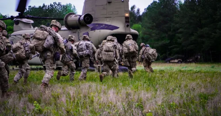 SUA dezminte retragerea a 40.000 de militari din Europa. Reacția ambasadorului la NATO