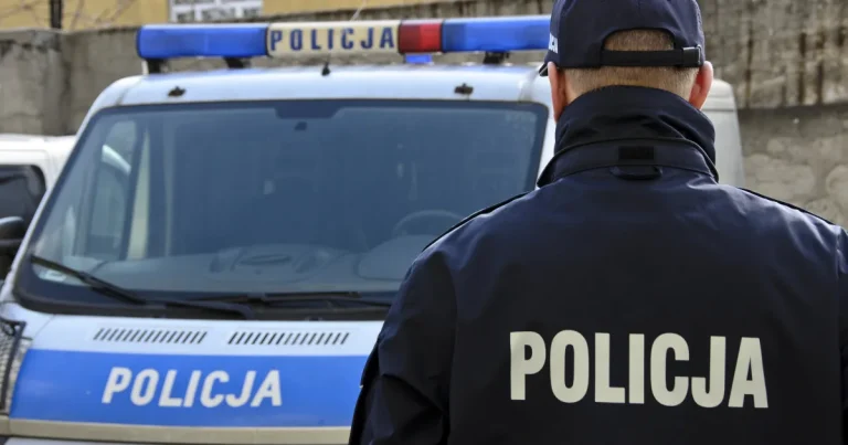 Tânără de 21 de ani rănește trei persoane într-o școală din Varșovia Tânără de 21 de ani rănește trei persoane într-o școală din Varșovia