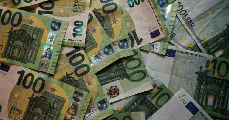 Țările din UE cu cel mai mare salariu minim. Unde se situează România Țările din UE cu cel mai mare salariu minim. Unde se situează România