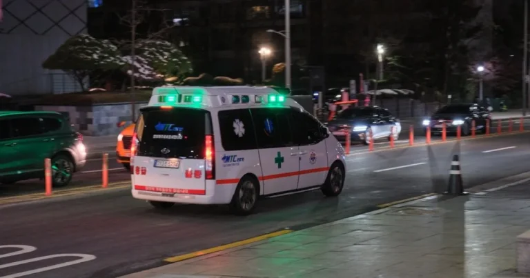 Tavan prăbușit peste clienți într-un supermarket din Coreea de Sud: 38 de răniți Tavan prăbușit peste clienți într-un supermarket din Coreea de Sud: 38 de răniți