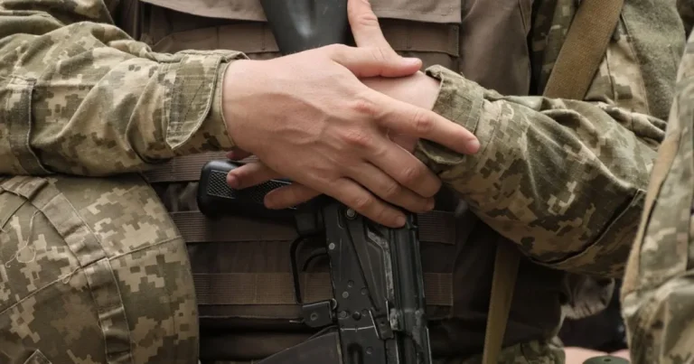 Ucrainean căsătorit cu soacra, prins de polițiștii de frontieră la intrarea în Moldova Ucrainean căsătorit cu soacra, prins de polițiștii de frontieră la intrarea în Moldova