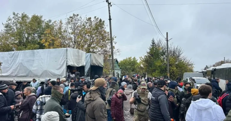 Ucraineni evacuați dintr-un oraș ocupat trec prin Rusia și Belarus ca să ajungă acasă Ucraineni evacuați dintr-un oraș ocupat trec prin Rusia și Belarus ca să ajungă acasă