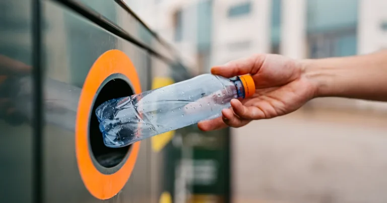 Un chinez a trăit 21 de ani din reciclat, ignorând cei 63.000 $ din pensie Un chinez a trăit 21 de ani din reciclat, ignorând cei 63.000 $ din pensie