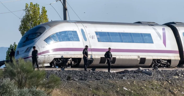 Un român a sunat primul la 112 după explozia din Spania: „A fost ca o bombă” Un român a sunat primul la 112 după explozia din Spania: „A fost ca o bombă”