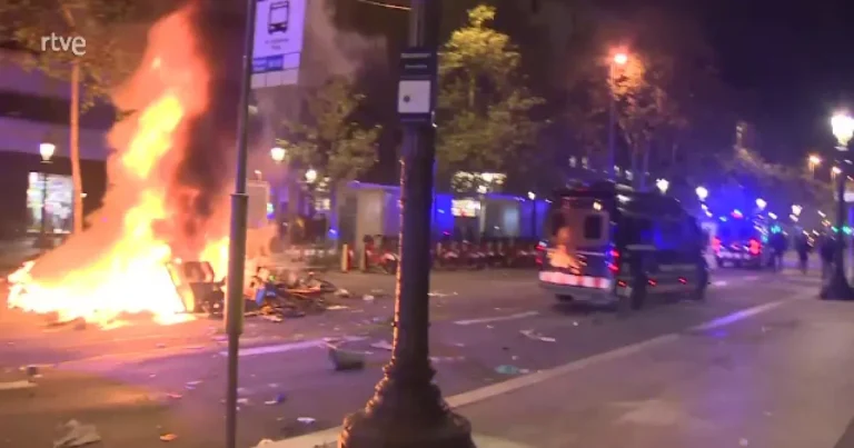 Violența în orașele Europei: „E normal să-i ataci pe alții” Violența în orașele Europei: „E normal să-i ataci pe alții”