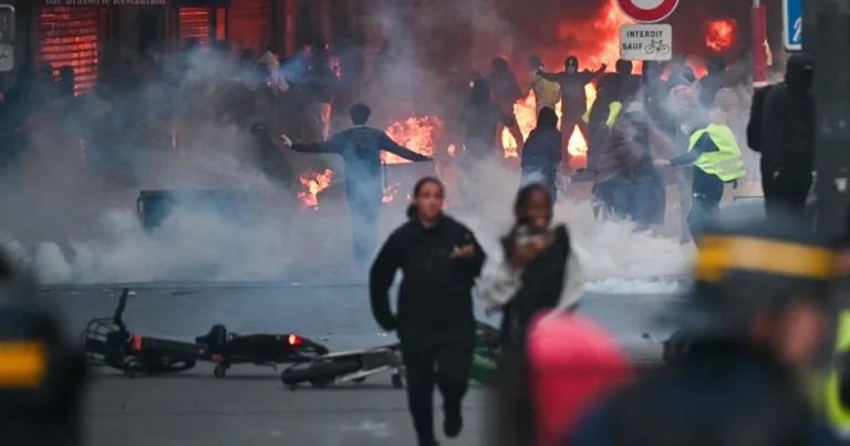 Violențe după proteste în Europa: jafuri, incendieri și ciocniri cu poliția Violențe după proteste în Europa: jafuri, incendieri și ciocniri cu poliția