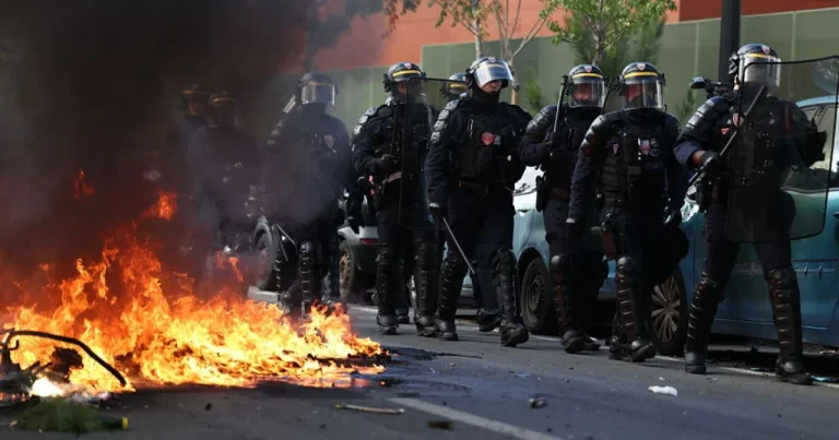 Violențe în Franța. Ministrul de interne a demisionat, dar Macron i-a refuzat demisia Violențe în Franța. Ministrul de interne a demisionat, dar Macron i-a refuzat demisia