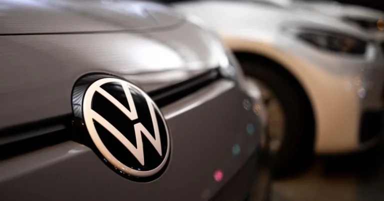 Volkswagen recheamă 73.000 de mașini electrice. Baterii defecte, risc de incendiu Volkswagen recheamă 73.000 de mașini electrice. Baterii defecte, risc de incendiu