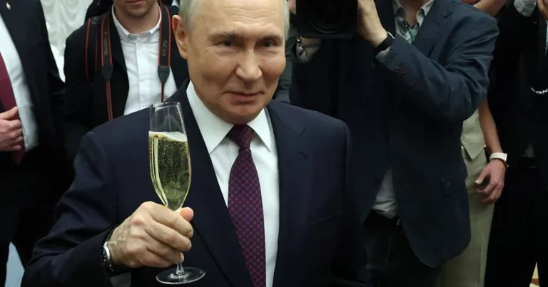 Zelenski: Rusia sărbătorește ziua lui Putin cu un atac abject Zelenski: Rusia sărbătorește ziua lui Putin cu un atac abject